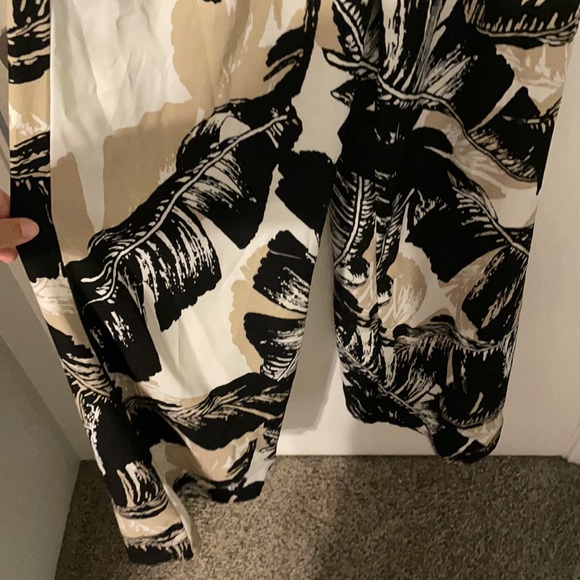 Hawaiian Print Romper - Picture 3 of 5